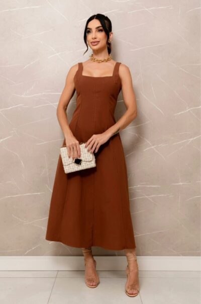 Vestido Lara marrom - modelagem evasê, comprimento midi, alças largas (Finezza Boutique)