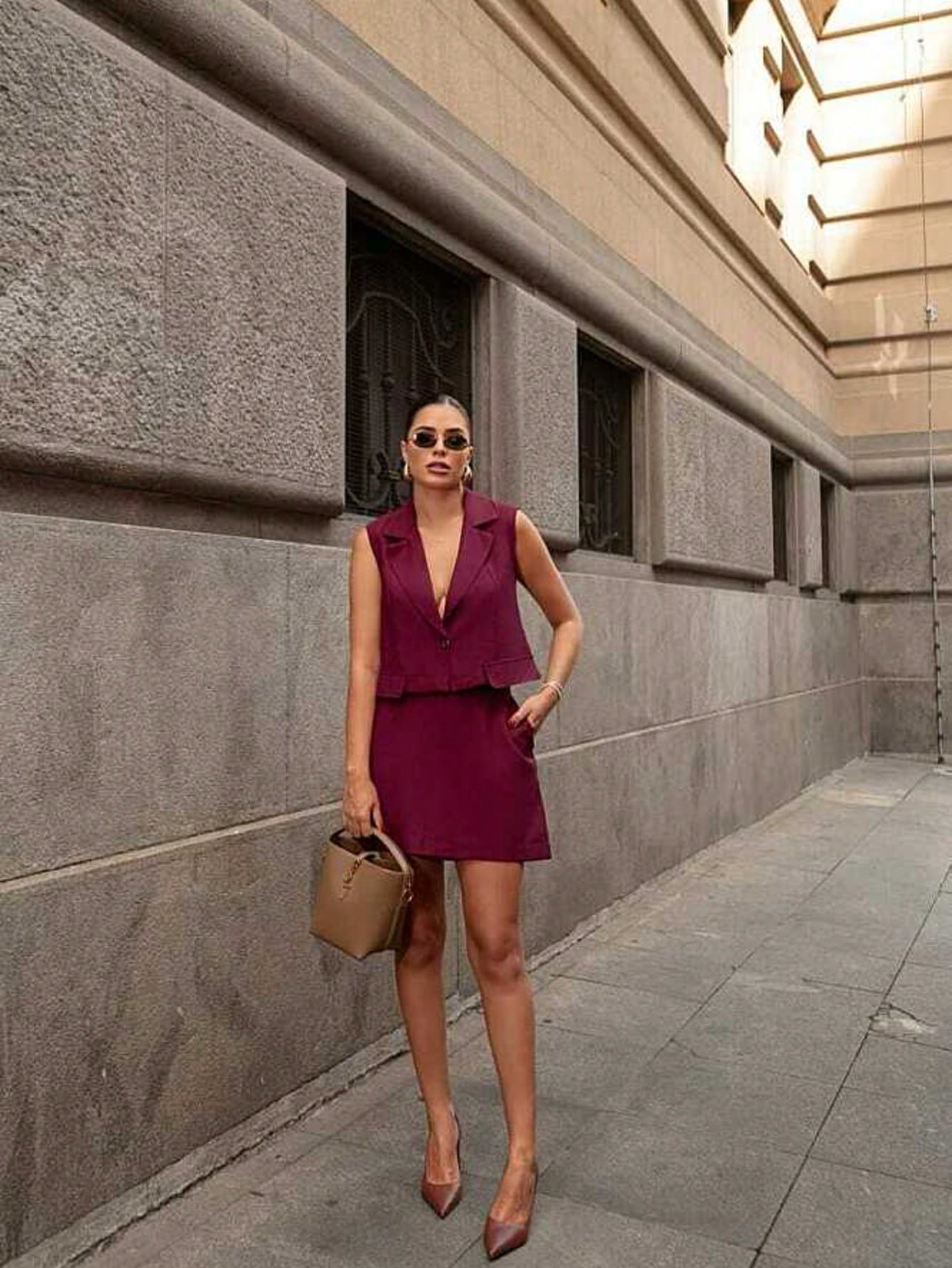 Conjunto de Alfaiataria com Colete e Saia Curta Bordô Cláudia -FIN162