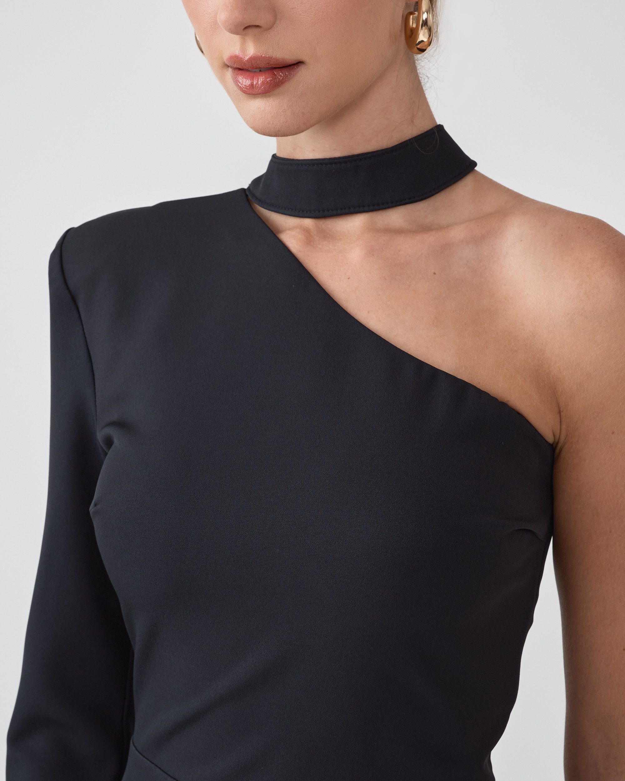 Vestido de Alfaiataria de Um Ombro Só com Manga Longa e Gola Choker Lídia - FIN230 - Imagem 5