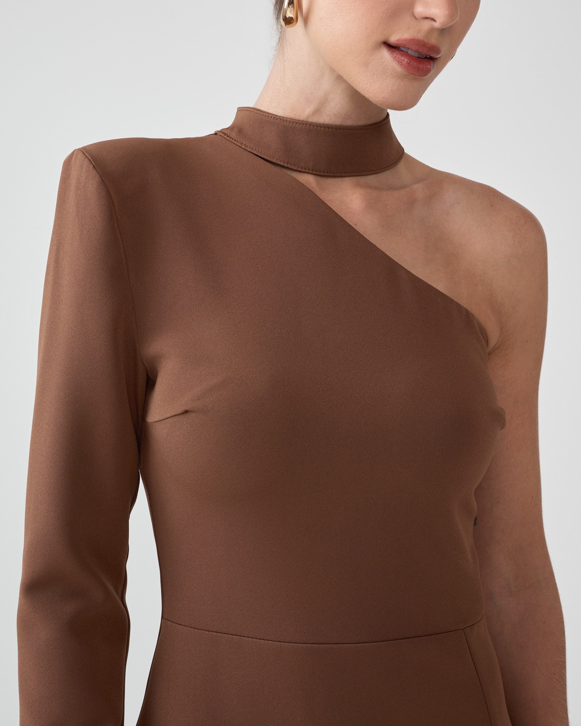 Vestido de Alfaiataria de Um Ombro Só com Manga Longa e Gola Choker Lídia - FIN230 - Imagem 8