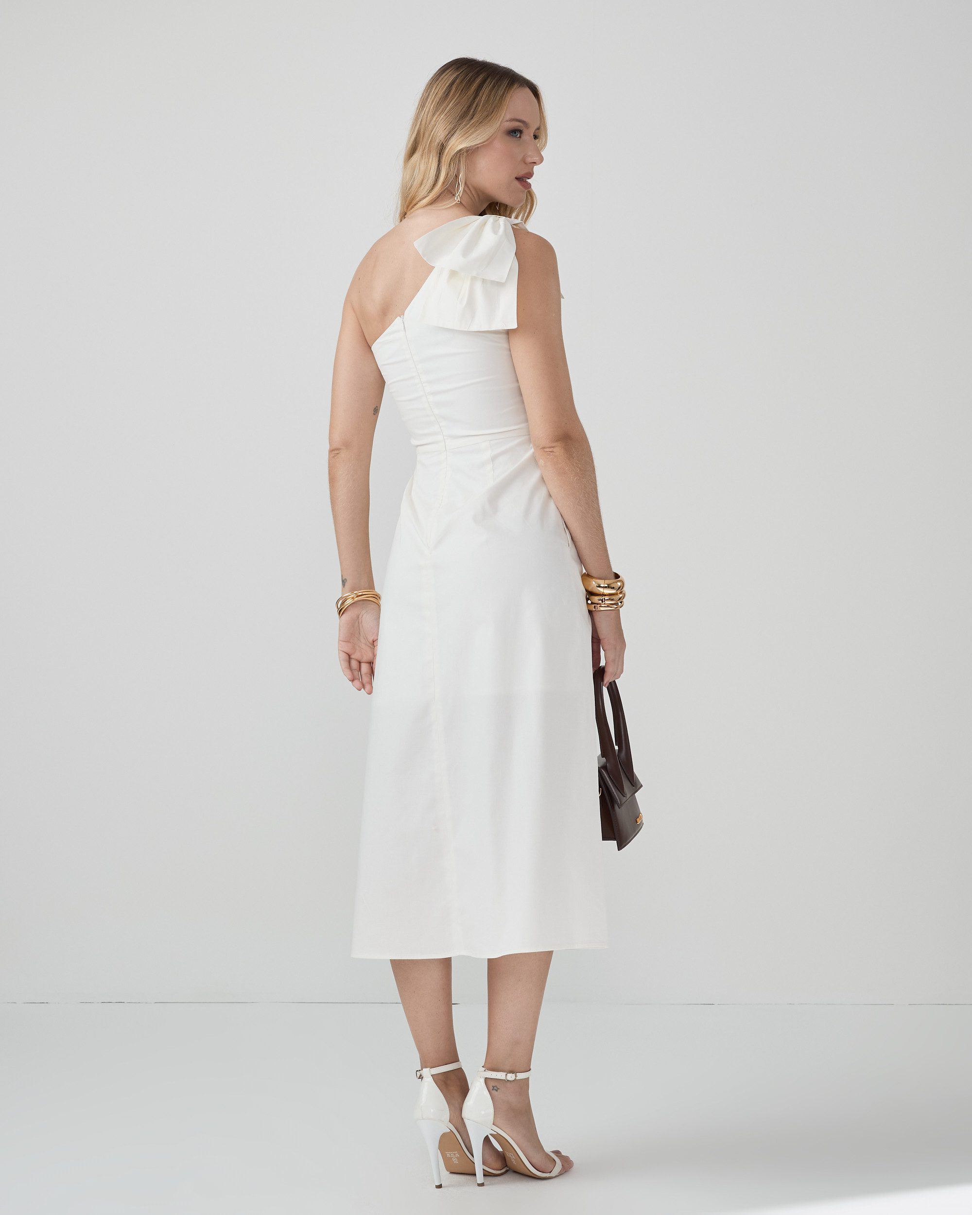 Vestido Midi de Um Ombro Só em Tricoline com Laço Celina - FIN213 - Imagem 4