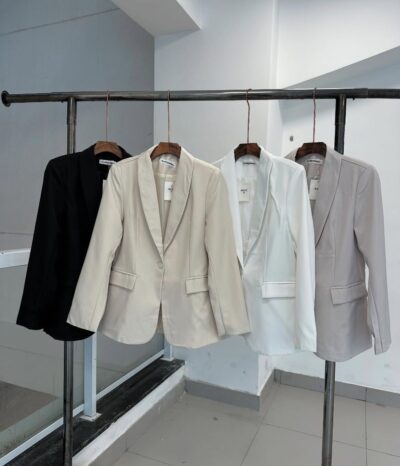 Blazer de Alfaiataria com Ombreiras e Lapela Infinita - FIN200