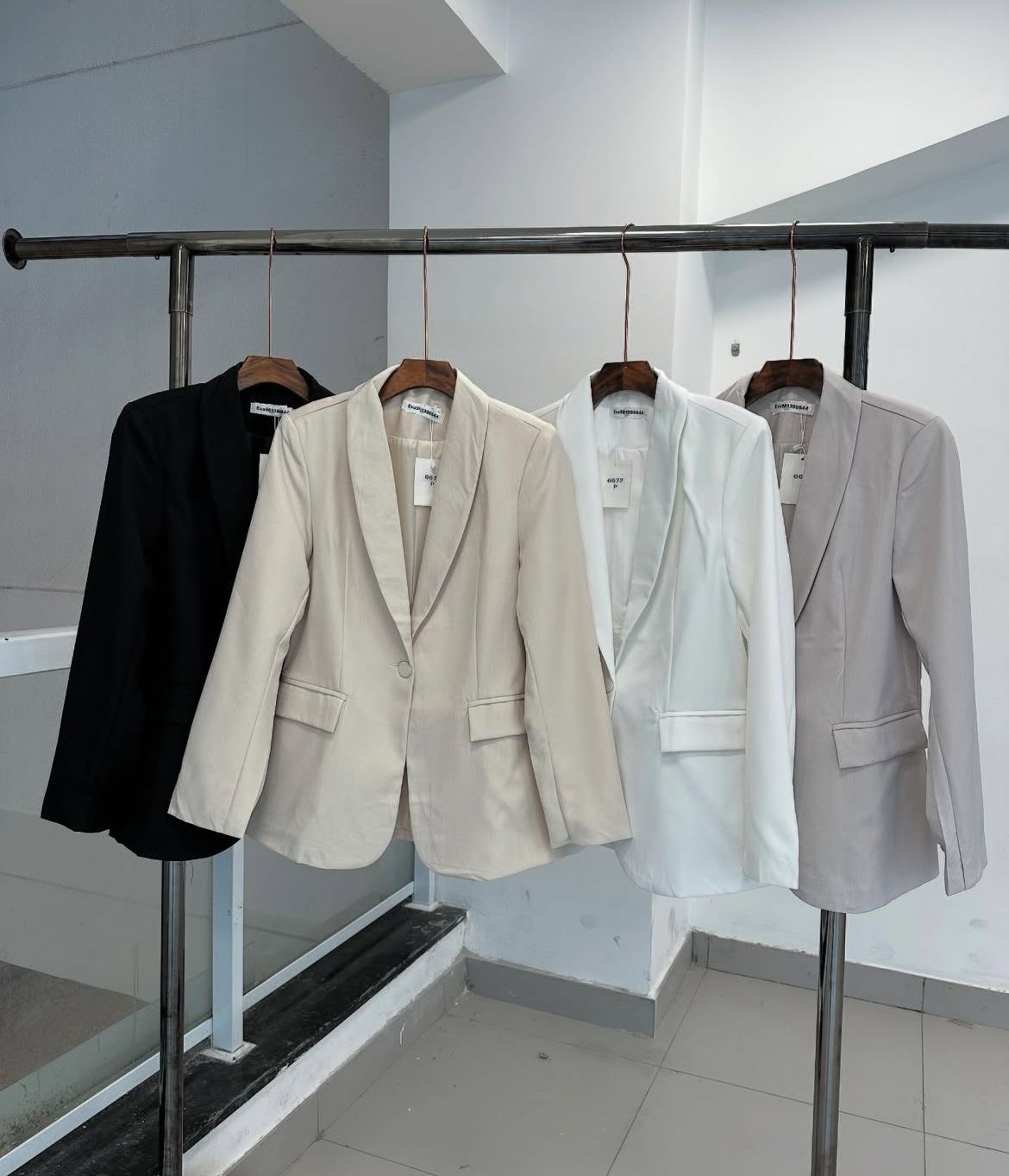 Blazer de Alfaiataria com Ombreiras e Lapela Infinita - FIN200