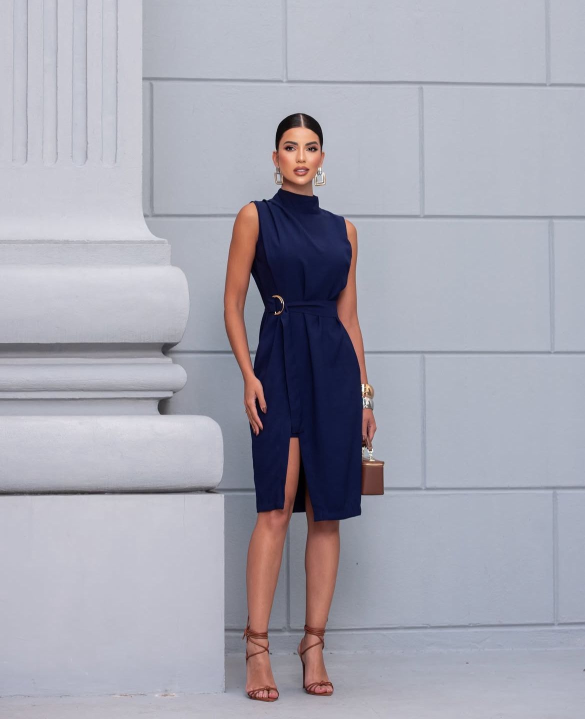 Vestido de Alfaiataria com Gola Alta e Fenda Frontal Felina - FIN178 - Imagem 2