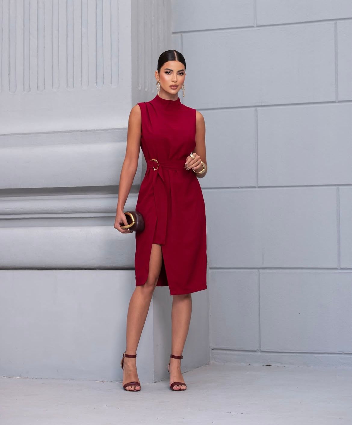 Vestido de Alfaiataria com Gola Alta e Fenda Frontal Felina - FIN178