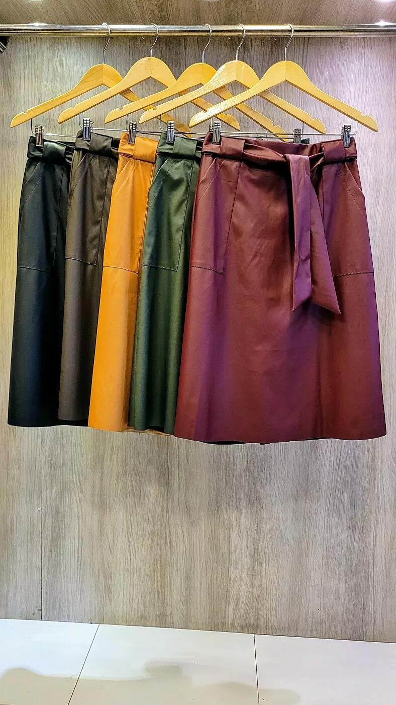 Saia Midi de Couro PU com Cinto e Bolsos – FIN184 - Imagem 4