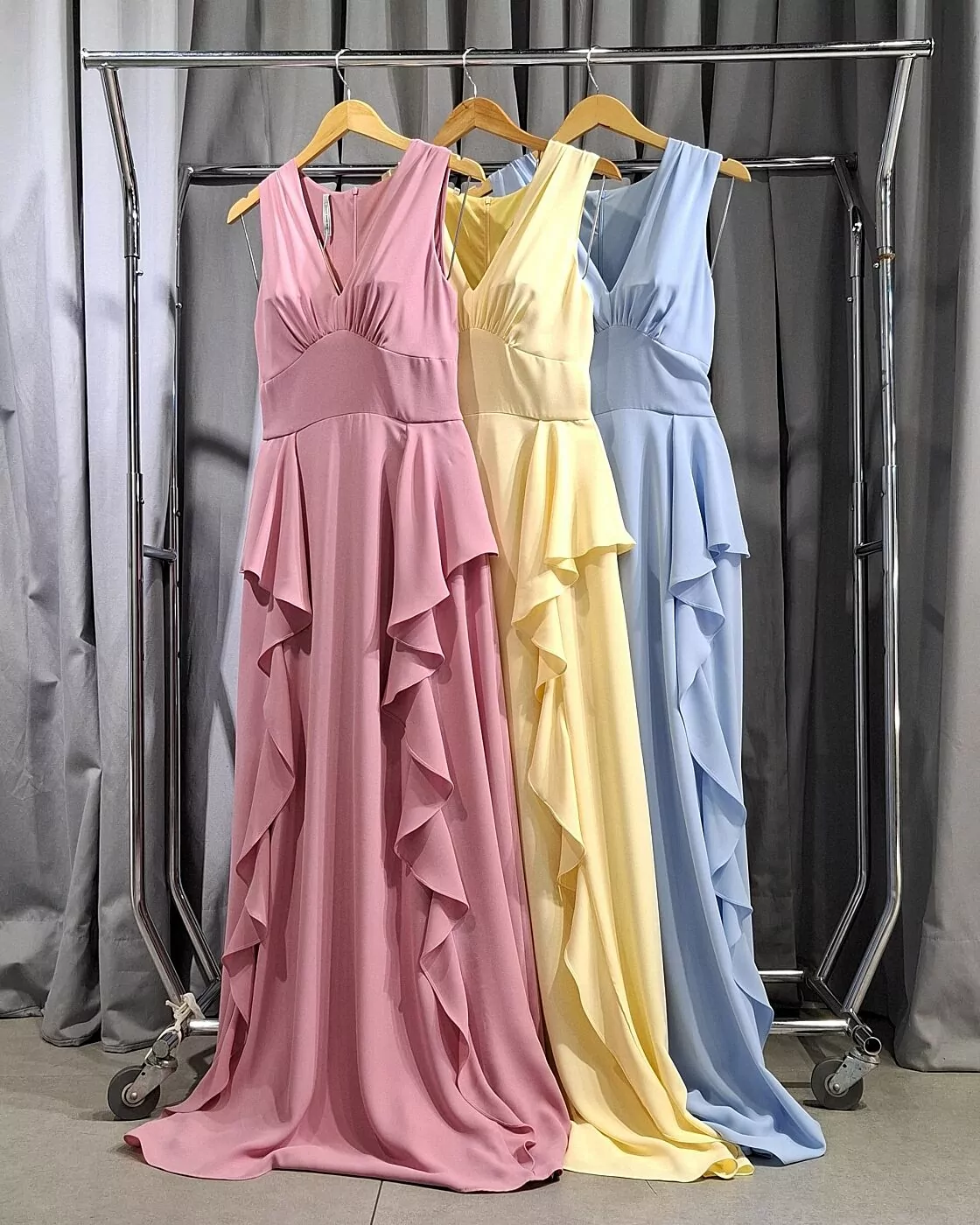 Vestido Longo de Festa em Liocel com Babados e Decote V - FIN203 - Imagem 2